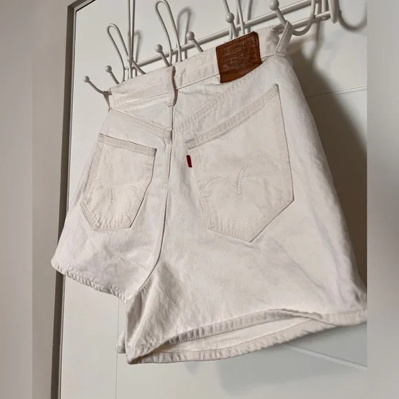 Levi’s High Rise Loose Shorts - Picture 7 of 16